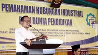 Acara tersebut digelar oleh Ditjen PHI dan Jamsos Kemnaker RI. Indonesia saat ini disampaikannya, memasuki perdagangan bebas di dalam kawasan Masyarakat Ekonomi ASEAN (MEA) dan menuju bonus demokrasi dengan bertambahnya angkatan kerja, sehingga persaingan dalam kesempatan kerjanya akan bersaing kompetitif. 