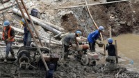 Dalam pembanguan underpass ini, dinding penahan tanah akan dibuat sepanjang 1.740 meter dengan kedalaman sekitar 10 - 11 meter.