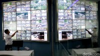 Saat ini terpasang 2 CCTV yang mampu dibuat bersuara yaitu di Jalan MH Tamrin dan Jalan Sultan Giri Rawamangun.