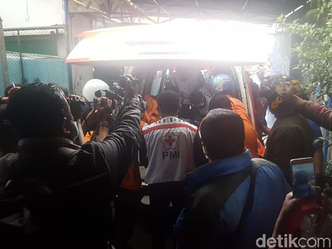 Lima karyawan tewas terjebak kebakaran pabrik keripik/
