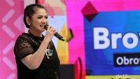 Setelah dua bulan tanpa nikotin, ia merasa badan jadi lebih enteng dan nafasnya menjadi lega.