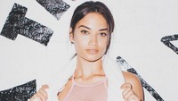 Perkenalkan, ini Shanina Shaik yang punya banyak fans di dunia. Dari akun Instagramnya, terdapat lebih dari 990 ribu pengikut yang dibuat terpesona dengan lekuk tubuh dan aktivitas fisiknya yang jadi pacuan untuk berolahraga. (Foto: Instagram @shaninashaik)
