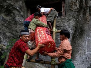 9 Contoh Kearifan Lokal Sulawesi Selatan, Mulai dari Sikap hingga Tradisi