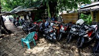 Bagaimana menurut pendapat Anda, taman kota yang kini berubah menjadi lahan parkir liar?