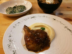Ciknik: Nikmatnya Roast Chicken Juicy dengan Mashed Potato Beraroma Truffle