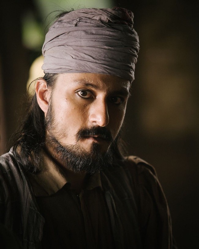 Selain bermain film, pria Melayu berdarah Punjabi-Pakistan dan Thailand ini juga merupakan seorang sutradara, produser dan penulis naskah. Foto: dok. Instagram