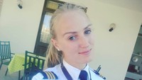 Sehari-harinya Lindy menerbangkan pesawat Boeing 717. Lindy memang begitu menyenangi dunia traveling, baik itu untuk bekerja maupun liburan (pilot_lindy/Instagram)