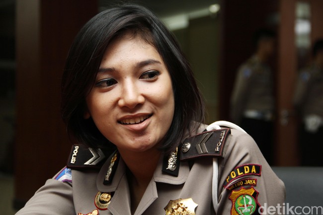 Eka Frestya diketahui mulai berkarir sebagai polisi sejak 2006. Kecantikannya sempat viral setelah bergabung dengan TMC Polda Metro Jaya untuk membawakan info lalu lintas. Foto: Instagram @e_frestya