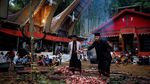 Melihat Manene, Ritual Mengganti Kain Jenazah di Toraja