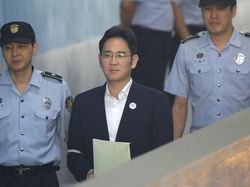 Pangeran Samsung Bungkukkan Badan Minta Maaf ke Publik