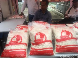 Kementan Jual Beras Murah Rp 8.000/kg di Cipinang
