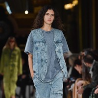 A model walks the runway during the Stella McCartney show as part of the Paris Fashion Week Womenswear Spring/Summer 2018 on October 2, 2017 in Paris, France.  (Photo by Pascal Le Segretain/Getty Images)