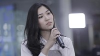 Isyana Sarasvati saat berkunjung ke Markas detikHOT. Foto: Asep Syaifullah/detikHOT