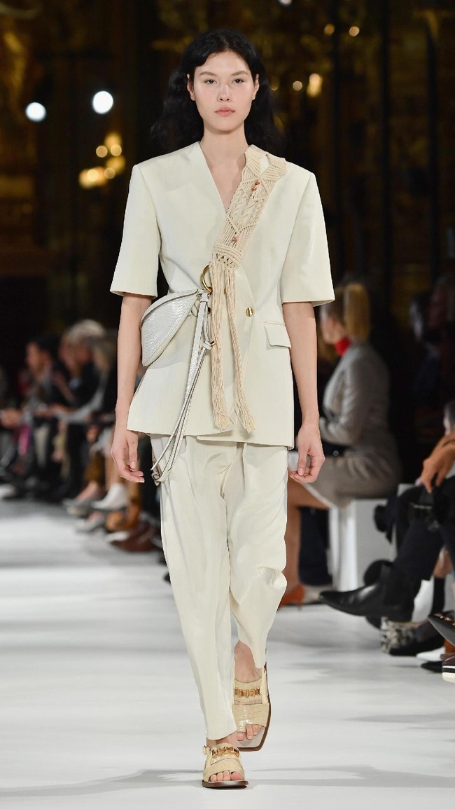 A model walks the runway during the Stella McCartney show as part of the Paris Fashion Week Womenswear Spring/Summer 2018 on October 2, 2017 in Paris, France.  (Photo by Pascal Le Segretain/Getty Images)