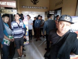 Mobil Dirusak Massa yang Diduga Pesilat, ini Pengakuan Sopir