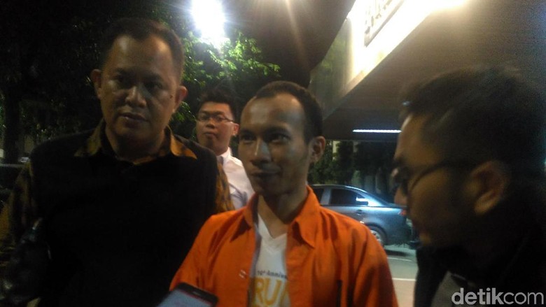 Bos Saracen Curi KTP hingga Ijazah untuk Buat Facebook Palsu Bos Saracen Curi KTP hingga Ijazah untuk Buat Facebook Palsu