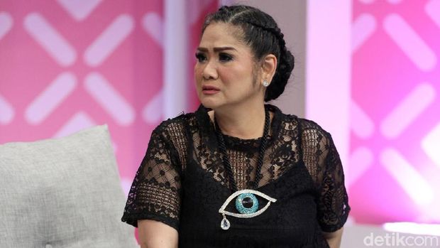 Vina Panduwinata saat mengisi acara 'Brownies'.