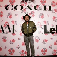 Di balik ketampanan dan kegagahannya, usia Bront Palarae hampir menginjak 40 tahun, lho! Foto: dok. Instagram