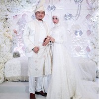 Inspirasi gaun pengantin syari datang dari pernikahan Laudya Cynthia Bella dan Engku Emran. (Dok. Instagram @laudyacynthiabella)