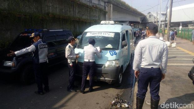 Angkutan umum juga kena penindakan