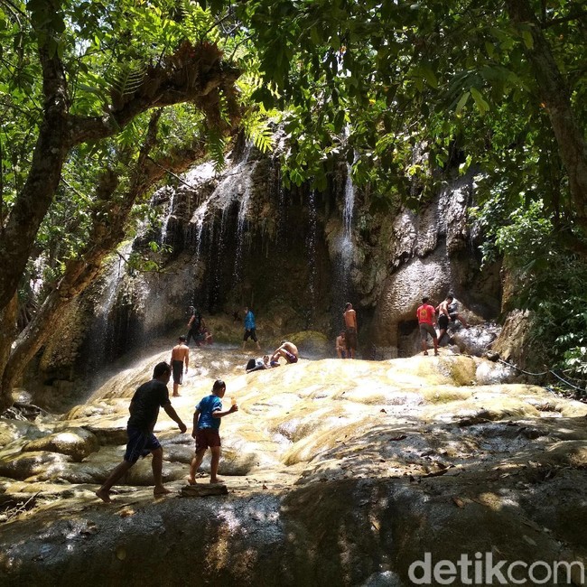 Potret Uniknya Trenggalek, Air Terjunnya Mengalir Langsung ke Pantai