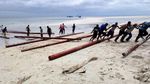 Lewat Pantai Hingga Masuk Hutan, Perjuangan Terangi Desa di Maluku