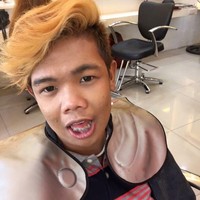 Serba salah. Begitulah yang dialami Xander Ford menyusul perubahan drastis pada wajahnya. Walau kini lebih tampan, Xander tetap tak luput dari nyinyiran para netizen. (Foto: Facebook)