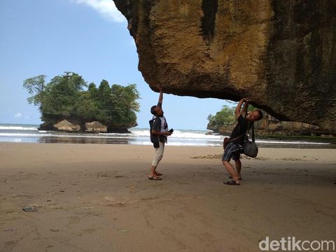 Pantai Pelang Trenggalek/