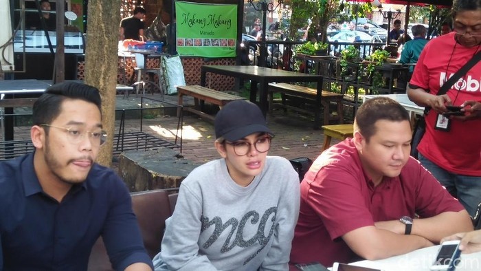 Nikita Mirzani akan Laporkan Penebar Tweet Hoax yang Catut Namanya