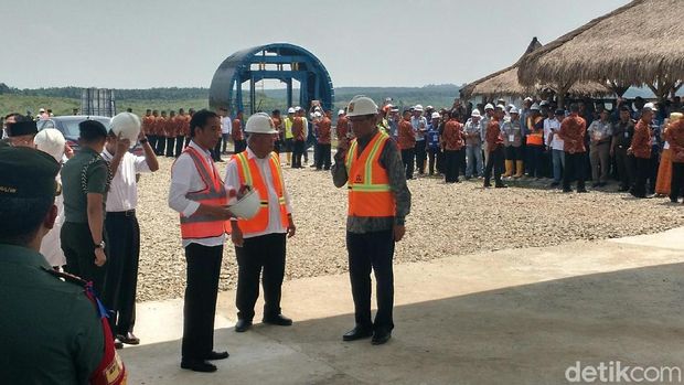 Jokowi Tinjau Pembangunan Waduk Karian, Banten