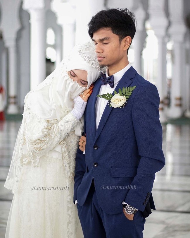  Inspirasi gaun pengantin syari lainnya bisa melihat dari pernikahan qori Muzammil Hasballah dan Sonia Ristanti. (Dok. Instagram @soniaristanti)