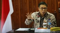 Menteri Agama Lukman Hakim Syaifudin memberikan penjelasan seusai rapat.