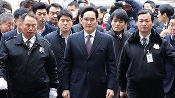 JY Lee, yang merupakan pangeran atau putra mahkota Samsung, adalah anak tertua Chairman Samsung Lee Kun-hee, dan cucu Lee Byung-chul, yang merupakan pendiri perusahaan raksasa asal Korea Selatan tersebut. Foto: Getty Images