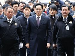 Pangeran Samsung Bungkukkan Badan Minta Maaf ke Publik