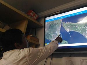 Erupsi Gunung Agung Bisa Dipantau Lewat Aplikasi Ini