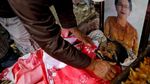 Melihat Manene, Ritual Mengganti Kain Jenazah di Toraja