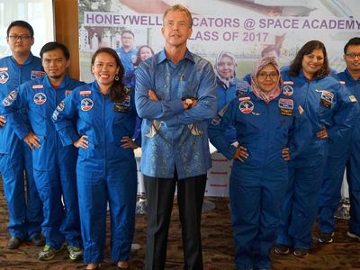 Ini Dia Guru yang Dilatih Sains dan Eksplorasi Luar Angkasa di AS