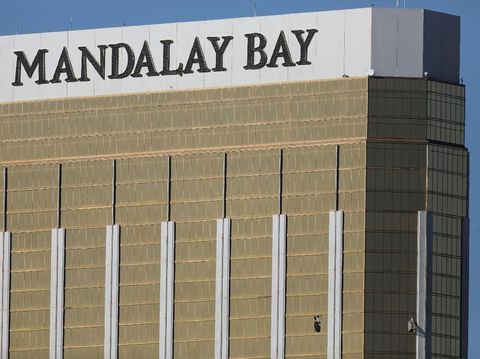 Dua kaca jendela lantai 32 yang dipecahkan penembak brutal Las Vegas