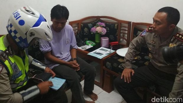  Kagetnya Asep Saat Polisi Menilang di Kediamannya