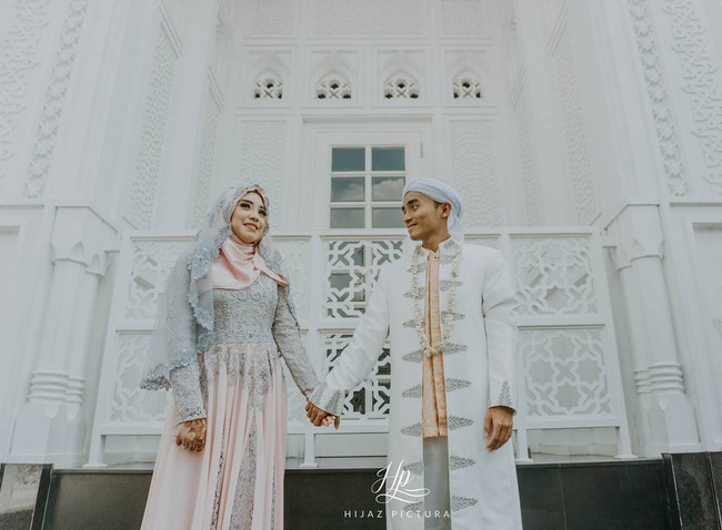 Gaun pengantin syari Salmafina Khairunnisa saat menikah dengan Taqy juga bisa menjadi inspirasi. (Dok. Instagram @hijazpictura)