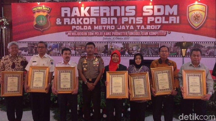 Polda Metro Jaya Terima Penghargaan dari Sucofindo