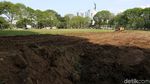 Rumput Hijau Mulai Dikeruk untuk Revitalisasi Lapangan Banteng