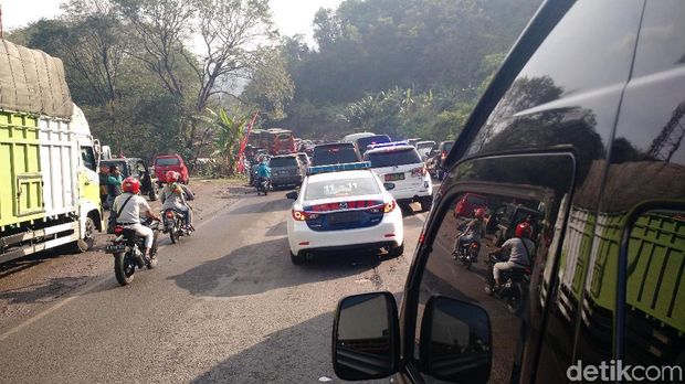Berangkat HUT ke-72 TNI di Merak, Jokowi Terjebak Macet 