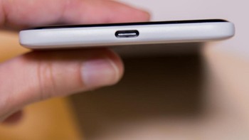 Port USB Type C sebagai pengisi daya atau transfer data. Foto: Ars Technica