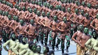 Parade dan defile pada HUT TNI kali ini berjumlah 5.932 orang.