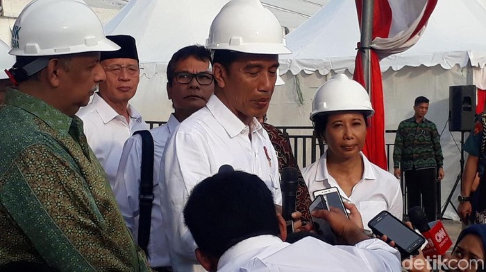 Bangun Banyak Pembangkit, Jokowi: Biar Anak-anak Belajar Malam Hari