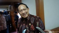 Evert Ernest Mangindaan juga menjabat jadi Wakil Ketua MPR sejak tahun 2014. Dia juga merupakan Ketua Dewan Pembina Partai Demokrat. Sebelumnya Mangindaan menjadi Menteri Perhubungan di Kabinet Indonesia Bersatu (KIB) jilid II. Dia pernah menjadi Gubernur Sulawesi Utara pada 1995-2000. (Foto: Mochamad Solehudin/detikcom)