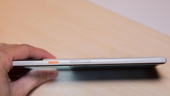 Ketebalannya hanya 7,9 mm. Foto: Ars Technica