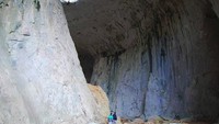 Perhatikan langit-langit di tengah gua. Terdapat dua lubang besar yang sangat mirip dengan sepasang mata. Orang-orang pun menamakannya, The Eyes of God (Offical Tourism Portal of Bulgaria)