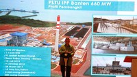 Direktur Utama PT PLN (Persero) Sofyan Basir memberikan sambutan.